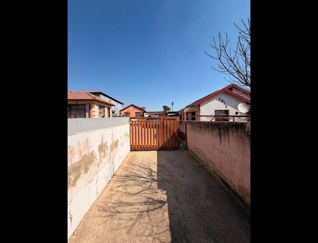 3 BEDROOM HOUSE FOR SALE IN OLIEVENHOUTBOSCH